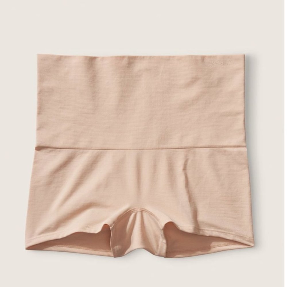 PINK SEAMLESS SHAPE SHORTIE‎